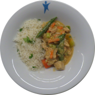 Kleine Portion: 'Thai-Fisch-Curry' mit norwegischem Lachs, Kokosmilch, buntem Gemüse, Knoblauch und frischem Koriander (2,3,14,16,49,56) dazu Basmatireis