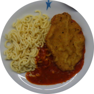 Schweineschnitzel 'Toscana' in würziger Kräuterpanade (15,51,81) dazu Rahmmakkaroni mit frischen Tomaten (19,62,81) und Salatgarnitur