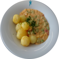 Steckrüben-Bohnen-Paprika-Curry mit geschwenkten Chilikartoffeln (18,81)