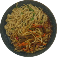 Feuriger Gemüse-Rindfleisch-Wok mit Paprika, Champignons, Weißkohl und Sprossen dazu Mienudeln (2,14,18,52,81)