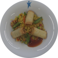 Kleine Portion: Bunte Gemüse-Paella mit Paprika, Möhre und Zuckerschoten (18,81) dazu 3 Minifrühlingsrollen und süß-scharfer Asia-Dip (9)
