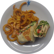 Wrap Caprese mit Mozzarella, Tomate, Rucola und Basilikum gefüllt (19,81) dazu Kartoffelspalten (81)