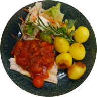 Seelachs Toscana mit Zwiebelringen, Shrimps und Tomatensugo (14,16,56) dazu Gemüse- und Sättigungsbeilagen zur Wahl
