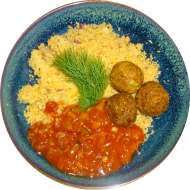 3 Gemüsebällchen (18,81) dazu Tomaten-Pfannencouscous (49,81) mit hausgemachter Salsa (9)