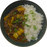 Rindfleischstreifen in Wasabi-Soja-Soße mit Paprika und Lauchzwiebeln (1,2,4,18,24,52,81) dazu Jasmin-Duftreis