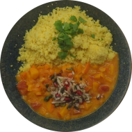 Kürbis-Curry mit Tomaten, Kokosmilch und frischem Koriander auf pikantem Couscous (14,81) on Top Granatapfelslaw