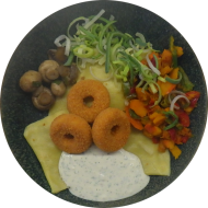 Maultaschenbowl mit Back-Camembert Champignons, Lauch, Paprika und Schmand-Dip (15,19,21,81)