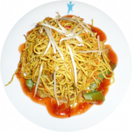 Chinesische Bratnudeln mit/ohne Hähnchenstreifen, Chinagemüse, Mungo-Sprossen und Röstzwiebeln (2,18,54,81) mit süß-scharfem Asia Dip (9)