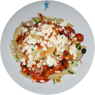 Mediterranes Nudelgratin mit Zucchini, Kirschtomaten und Hirtenkäse/oder Veganer Käse, dazu Zitronen-Basilikum-Pesto (4,6,19,49,81)