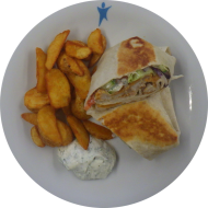 Wrap Friesischer Art mit gebackenen Fischstäbchen, Tomate, Gurke und Zitronenquark (16,19,56,81) dazu Kartoffelspalten