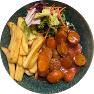 Currywurst 'Weserhaus Art' - Rosterscheiben gebraten in pikanter Currysoße (2,3,9,51,52) dazu Steakhouse Pommes und Salatgarnitur