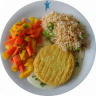 Blumenkohl-Knusper-Medaillon (81) mit Petersiliensoße und Fingermöhrchen dazu Langkornreis