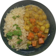 Süßkartoffel-Erbsen-Masala mit Koriander und Kokosmilch dazu Reis 