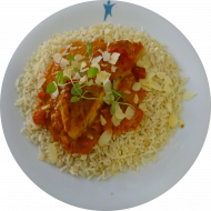 Gedünstetes Seelachsfilet 'Bahia' mit Tomate, Knoblauch und Kokosmilch (2,3,16,19,49,56) dazu Basmatireis