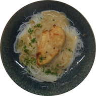 Gebratenes Erdnuss-Chili-Hähnchen (17,18,54,81) mit Glasnudeln (2,18,81)