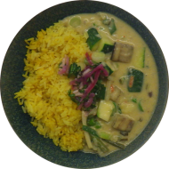 Zitronencurry mit frischer Zucchini und gebratenem Tofu (18,62) on Top Apfelslaw dazu Chilireis