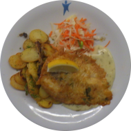 Gebackenes Zanderfilet (81) an Rahmsoße (8,15,16,19,56,81) dazu Bratkartoffeln und Salatgarnitur