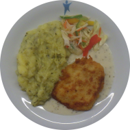 'Zitronenbackhendl' (15,19,54,81,83) an Creme fraiche-Soße (19,81) mit hausgemachtem Kartoffel-Gurken-Stampf (9,19) und Salatgarnitur