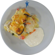 Kleine Portion: Vegetarisches 'Moussaka' mit Zucchini, Aubergine, Knoblauch und Hirtenkäse (15,19) dazu Aioli-Dip (15,19,49,81)