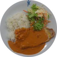Gebratenes Putensteak in Kokos-Curry-Soße (1,2,18,54,81) mit Jasmin-Duftreis und Salatgarnitur