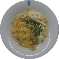 Böhmische Schinkennudeln mit Sauerrahm und Käse oder auch vegetarisch (2,3,4,15,19,49,51,81)