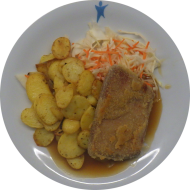 Hausgemachter panierter 'V-leischkäse' (81) an Bratenjus dazu Bratkartoffeln und Salatgarnitur