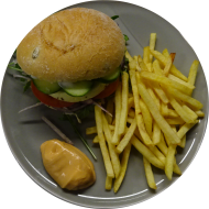 Sie können aus 5 verschiedenen Burgervariationen wählen. Heutige Tagesempfehlung: Burger 'Griechische Art' mit Zaziki, gebackenen Hirtenkäse und Rucola (19,49,81) dazu als Menüoption Pommes und House-Dip (9,22)