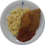 Schweineschnitzel 'Toscana' in würziger Kräuterpanade (15,51,81) dazu Pastasotto mit gehobeltem Hartkäse (3,15,19,24,81) und frisches Obst