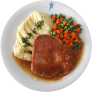 Gebratener Leberkäse (1,2,3,8,46,51) an Zwiebelschmelze (52,81) und Mischgemüse dazu hausgemachter Kartoffelstampf (19)