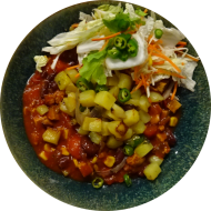 Chili sin Carne (18) dazu mexikanische Kartoffeln mit Jalapenos und Tomaten
