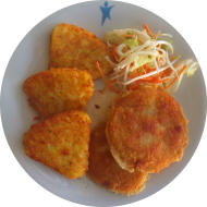 Hausgemachtes Kohlrabischnitzel (3,81) mit Schnittlauchsoße (18,81) dazu Kartoffelröstiecken und Salatgarnitur