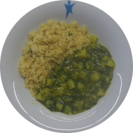 Kleine Portion: Grünes Curry mit Kartoffeln, Spinat, Kokosmilch und Ingwer (49) dazu Kräuterbulgur (81)