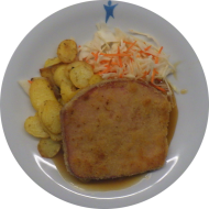 Hausgemachtes Riesenjägerschnitzel (2,3,8,15,21,22,51,81) an Bratenjus dazu Bratkartoffeln und Salatgarnitur