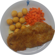 Hausgemachte Putenbrust in Cornflakespanade (15,54,81,83) mit Kräuterhollandaise (8,15,19) dazu geschwenktes Möhrengemüse und Pommes Noisette (15)