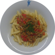 Geschmortes Sonnenblumenhack mit Gemüsepaprika und Tomaten auf Penne (81)