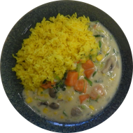 'Spicy Green' Curry mit Brokkoli, Süßkartoffel, Champignons, Kokosmilch (2,3,18,62) dazu Kurkumareis (62)