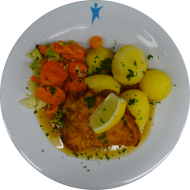 Hausgemachtes gebratenes Hacksteak 'Cordon Bleu' (2,3,8,15,19,22,51,52,62,63,81) und Sommergemüse dazu Schwenkkartoffeln