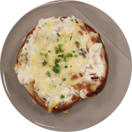 Frühstück in der Cafete: 'Frühstücks-Brezel Nuguggemada' - überbackene Laugenbrezel mit allerlei Zeugs (2,3,8,19,51,81) dazu ein Heißgetränk 0,2l
