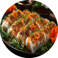 Hausgemachte Sommerrolle mit frischer Gemüsefüllung und Wakame oder mit Hausgebeiztem Lachs dazu scharfer asiatischer Spargelsalat und Bratreis an pikanter Wasabi-Honig-Creme