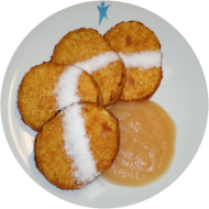 4 Quarkkeulchen mit Rosinen,Apfelmus und Zucker (3,15,19,63,81)