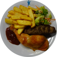 Grillabend: Knusprig gebratener Hähnchenschenkel oder Big-Rib-Hacksteak vom Schwein (15,22,81) an scharfem Chili-Cheese-Dip (2,19) dazu Steakhouse Pommes und Salatgarnitur