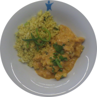 Kleine Portion: Aloo-Gobi - pikante Kartoffel-Blumenkohl-Pfanne mit Sojajoghurt (3,18,62) dazu Kräuterbulgur (62,81)
