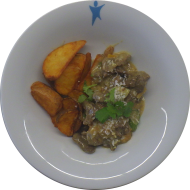 Kleine Portion: Wokpfanne 'nach Goanischer Art' mit Rinderstreifen, Joghurt, Knoblauch, Fenchel und Kokosmilch (19,49) dazu Currykartoffeln