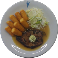 Schweinenackensteak in Basilikum-Bärlauch-Marinade mit Kräuterbutterrosetten garniert (1,2,18,19,22,81) an Bratensoße (81) mit Kroketten (81) und Salatgarnitur