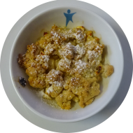 hausgemachter warmer Apfel-Crumble (3,15,19,81) mit Eissorte nach Wahl