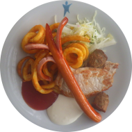 Grillteller mit kleinem Schweinesteak, Frikadellchen und Grillwürstchen (1,2,3,8,15,46,81) dazu Twister rot, weiß (9,15,81) und Salatgarnitur