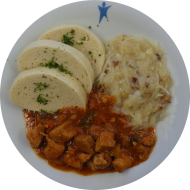 Schweinegulasch (1,21,81) dazu Bayrisch Kraut (19) und Knödelscheiben (15,19,81)