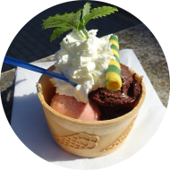 Der Sommer ist zurück - die Preise fallen! Jetzt schon ab 1,40 €. Jede weitere Kugel NOCH GÜNSTIGER! Auch als Eisbecher möglich! Ab sofort in deiner cafete⁵⁵.