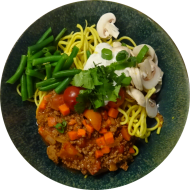 Asia-Dragon-Bowl mit Bratnudeln, Rinderhackfleisch, Cashew-Dressing und knackigem Gemüse (19,48,74,81)