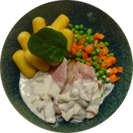Gebratenes Schweinefilet auf Waldpilzrahm (19,24,81) dazu Kroketten (81) und Salatgarnitur